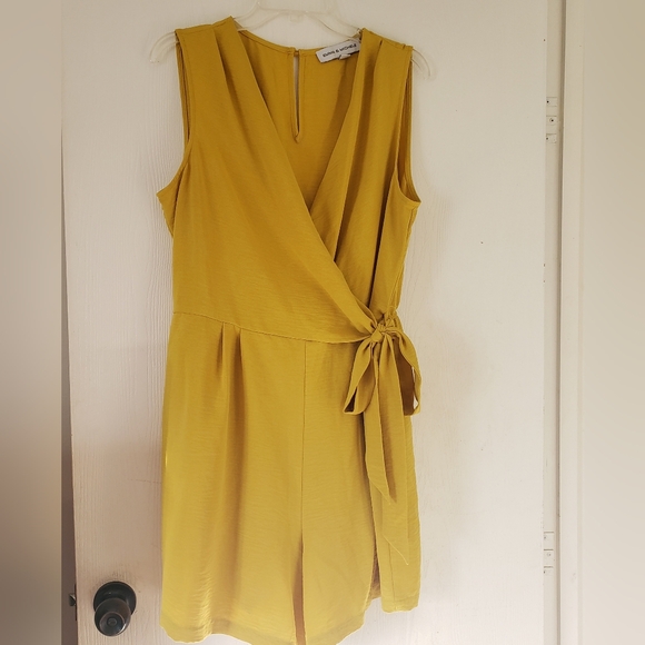 Emma & Michele Dresses & Skirts - Emma & Michele Ladies Size XL Mustard Yellow Sleeveless Wrap Tie Romper